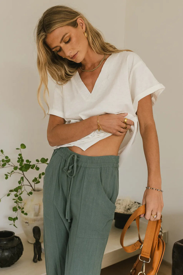 Slight stretch contrast top in white 