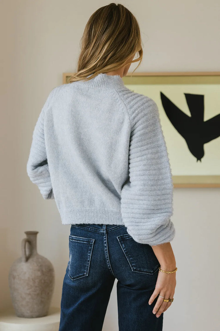 Cropped fitted sweater in blue 