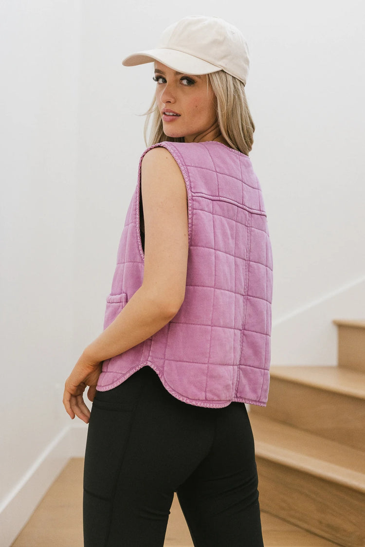 Sleeveless quilted vest in orchid 