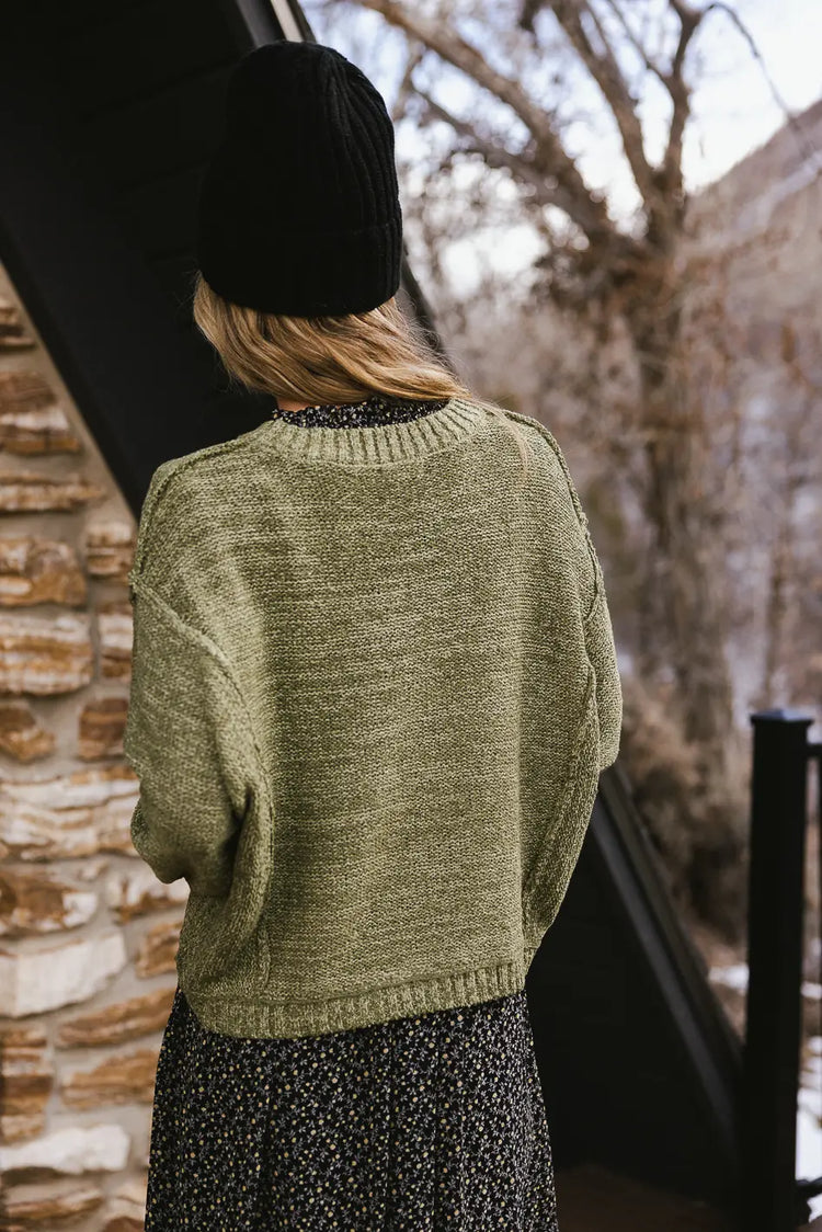 Ribbed neck and hem sweater in olive 