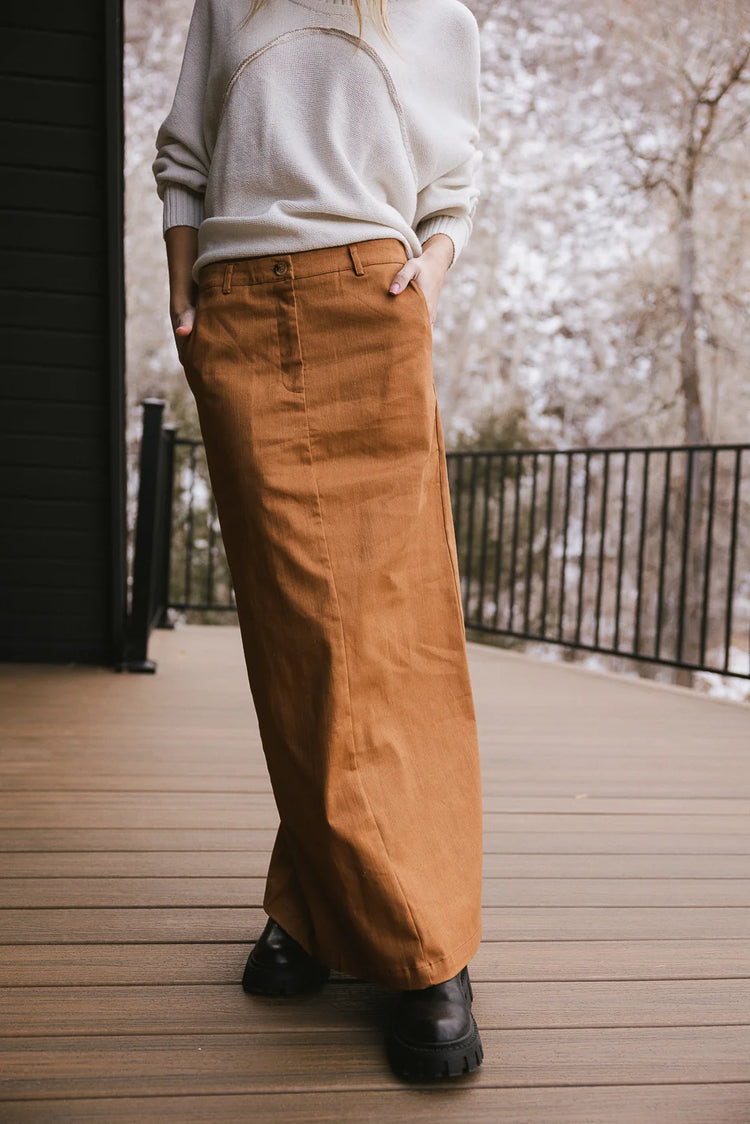 Two hand pockets skirt in brown 