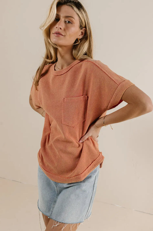 Short sleeves knit top in coral 