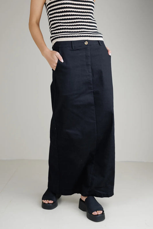 Two hand pockets skirt in black 
