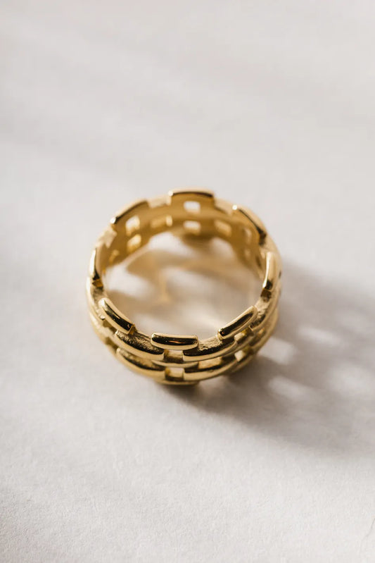 Round gold ring 