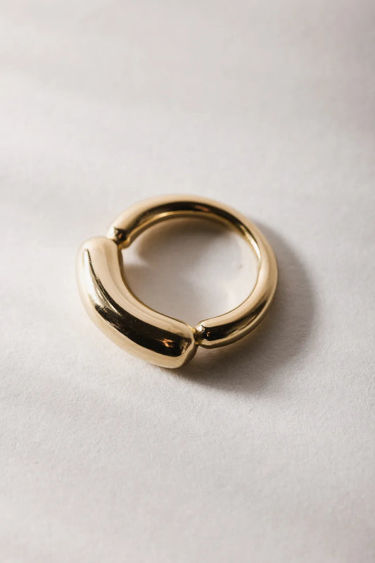 Round gold ring 