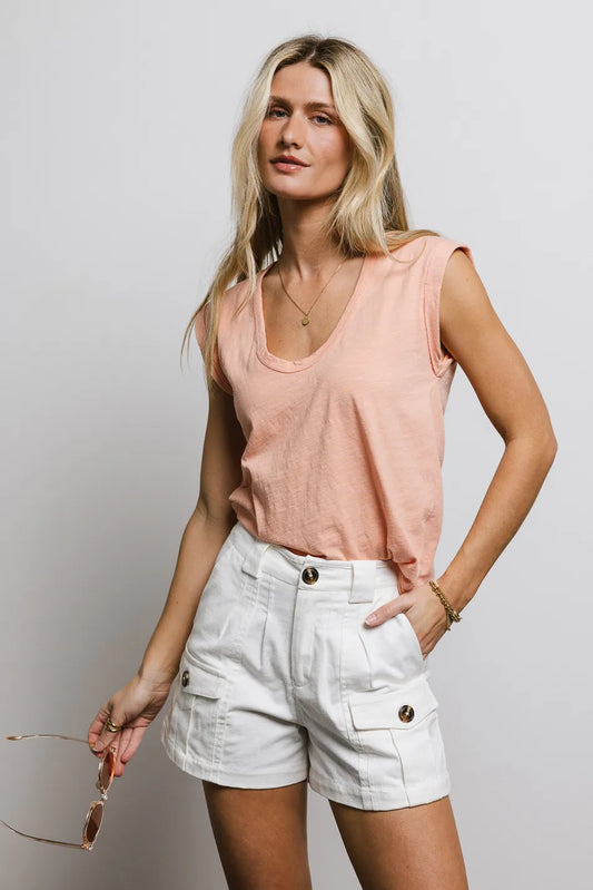 U-Neck tee in coral 