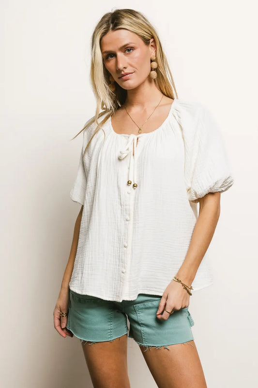 Button up blouse in cream 