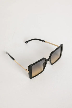 Elara Oversized Sunglasses in Black