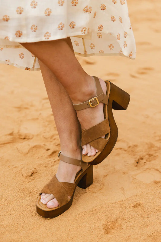 Platform heels in brown 