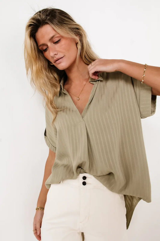 Woven blouse in olive 