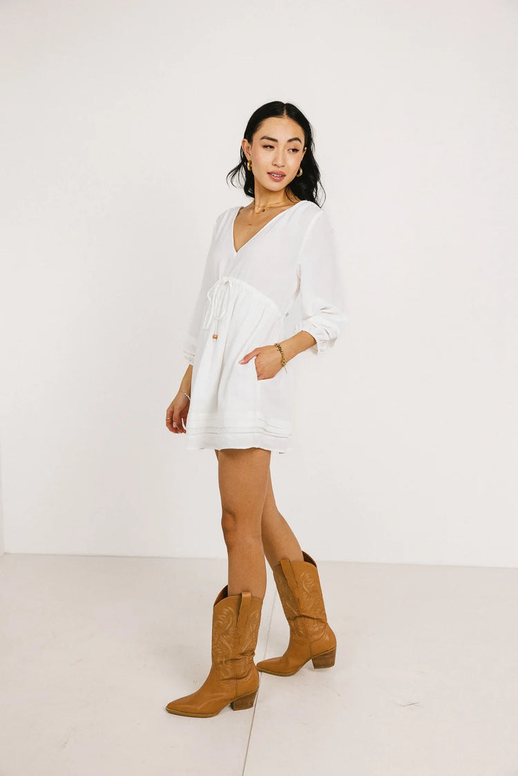 Two hand pockets mini dress in white 