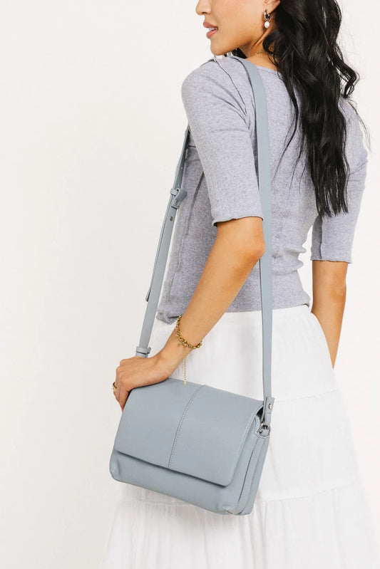 Adjustable strap purse in blue 