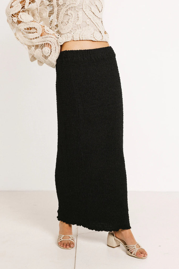 Textured skirt in black 