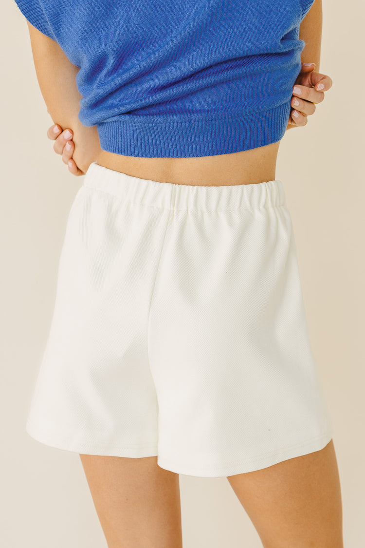 Two side pockets shorts in white 