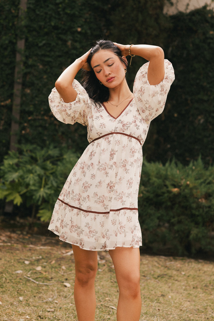 V-Neck dress in cream 