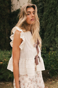 Ruffled sleeves top in brown 