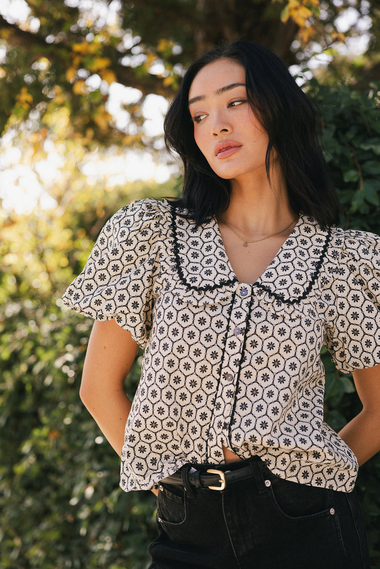 Puff sleeves in black 