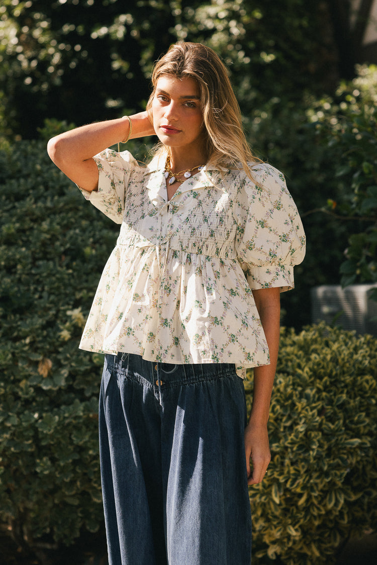 Puff sleeves top in floral 