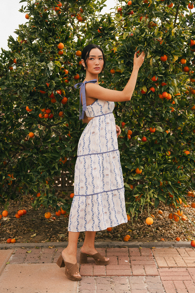 Tiered skirt dress in white 