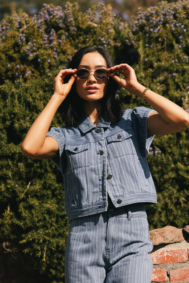 Short sleeves denim top in medium wash 