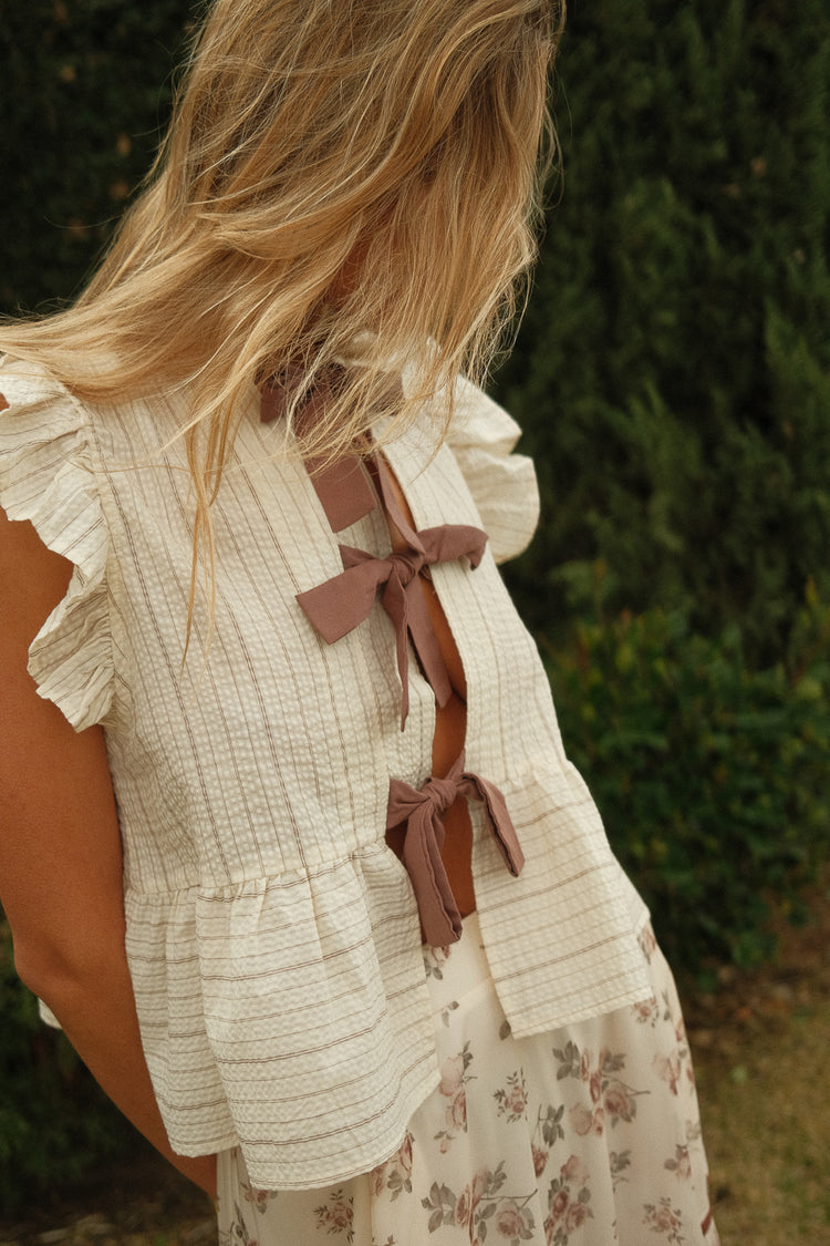 Ruffled hem to pin brown 