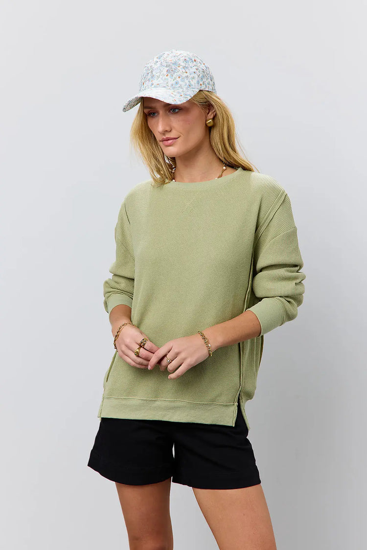 Round neck sweater in olive 