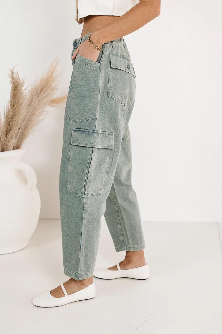 Two hand pockets cargo in sage 