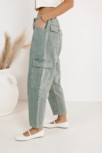 Two hand pockets cargo in sage 