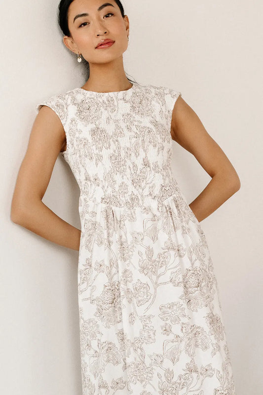 Short sleeves floral dress in white 