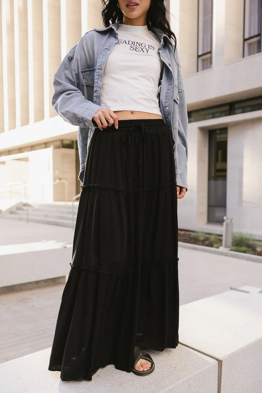 Elastic waist tiered skirt in black 