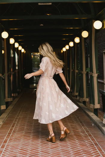 Midi dress in blush 