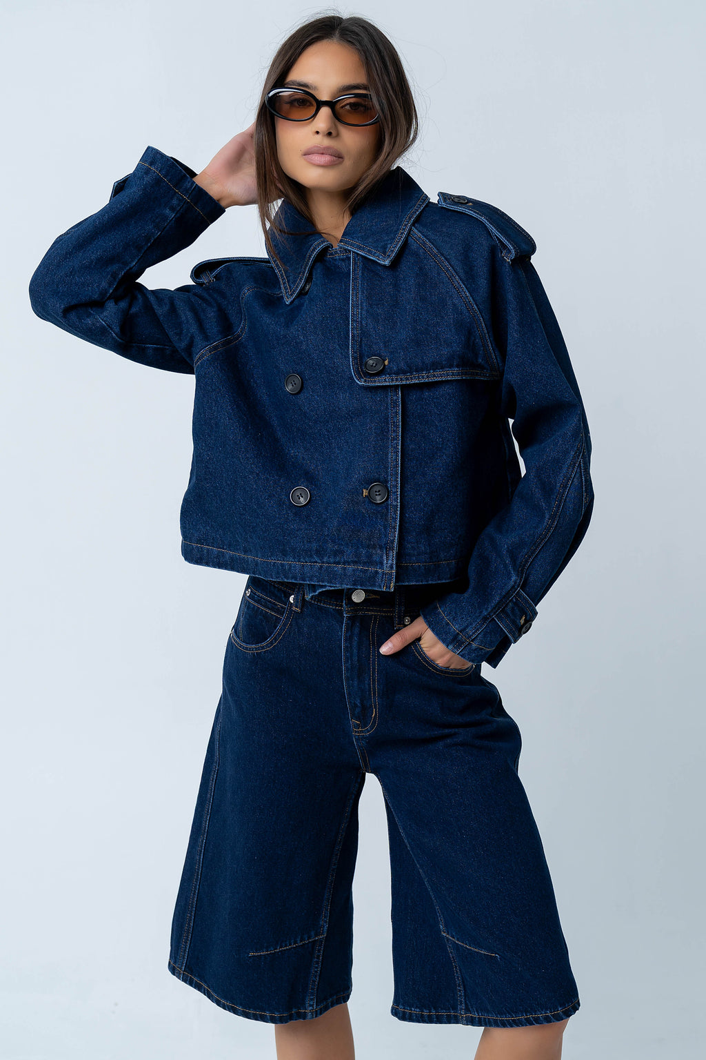 Alden Bermuda Shorts in Dark Wash