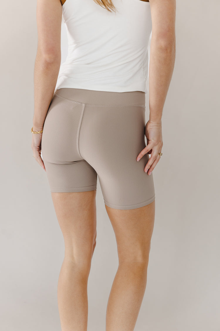 Comfy biker shorts in taupe 