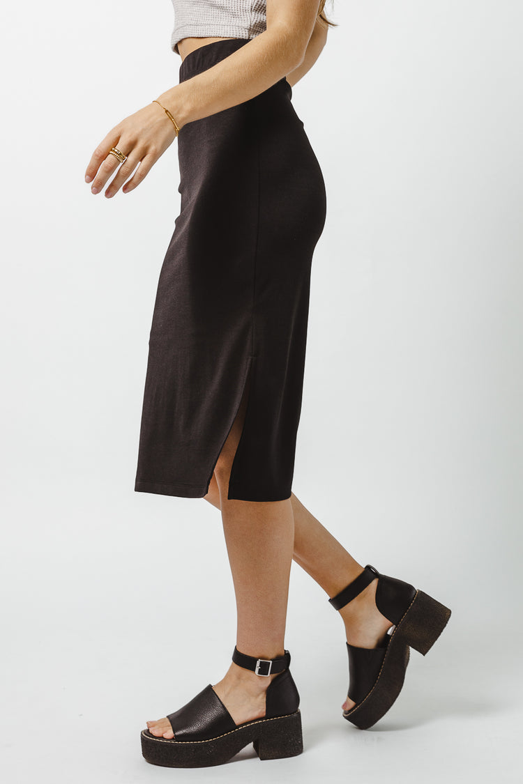 Side slit skirt in black 
