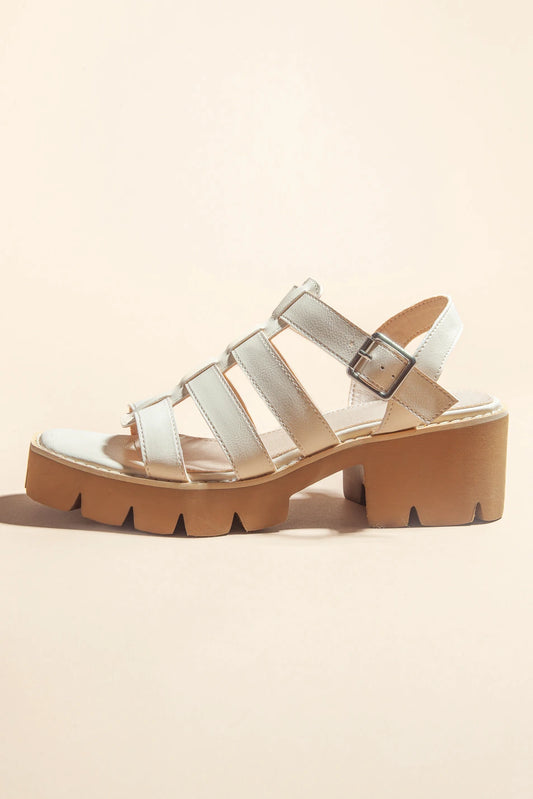 Adjustable straps platform sandals in beige 