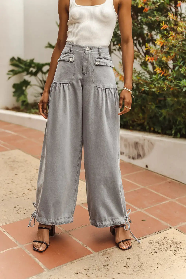 Two front pockets wide legs pants