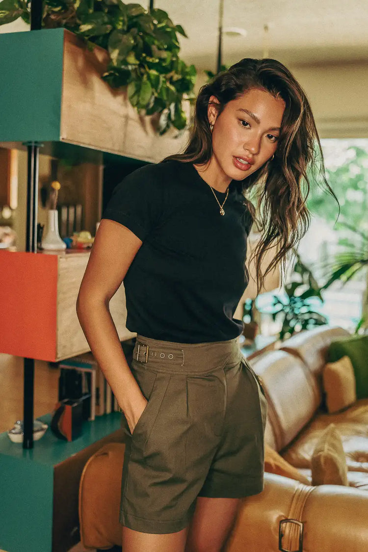 T-Shirt in black paired with an olive short 