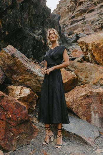 Midi dress in black 