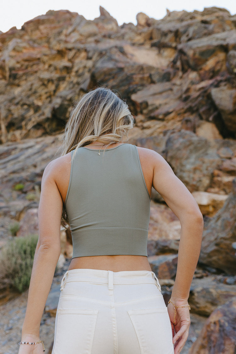 Sleeveless cropped in sage 