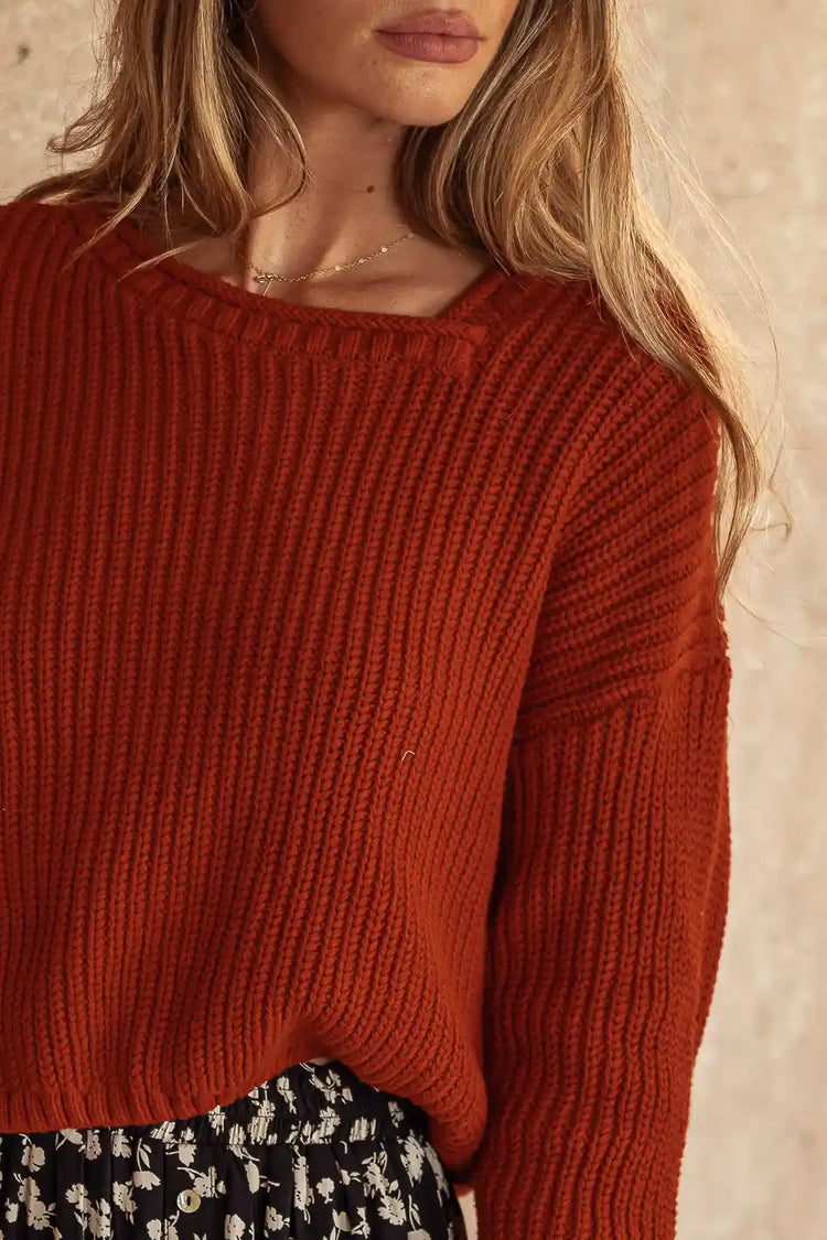Asymmetrical neck sweater in red  