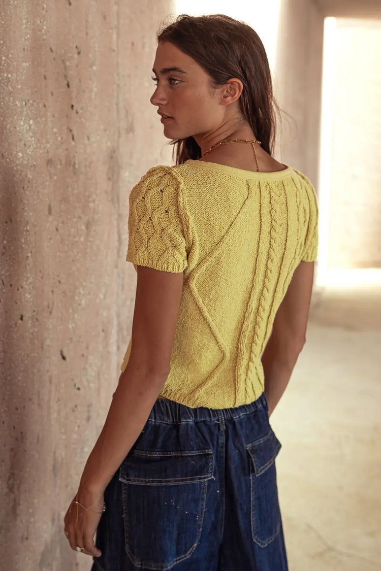 Short sleeves top in yellow 