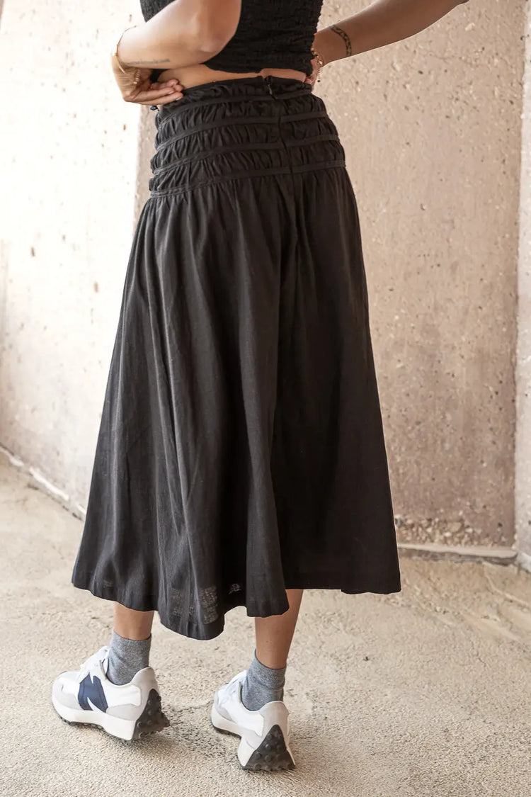 Back zipper skirt in black 
