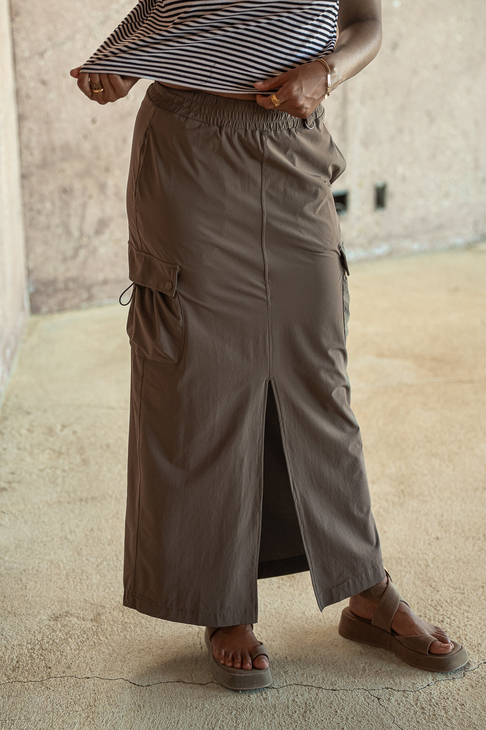 Front slit cargo skirt in olive 