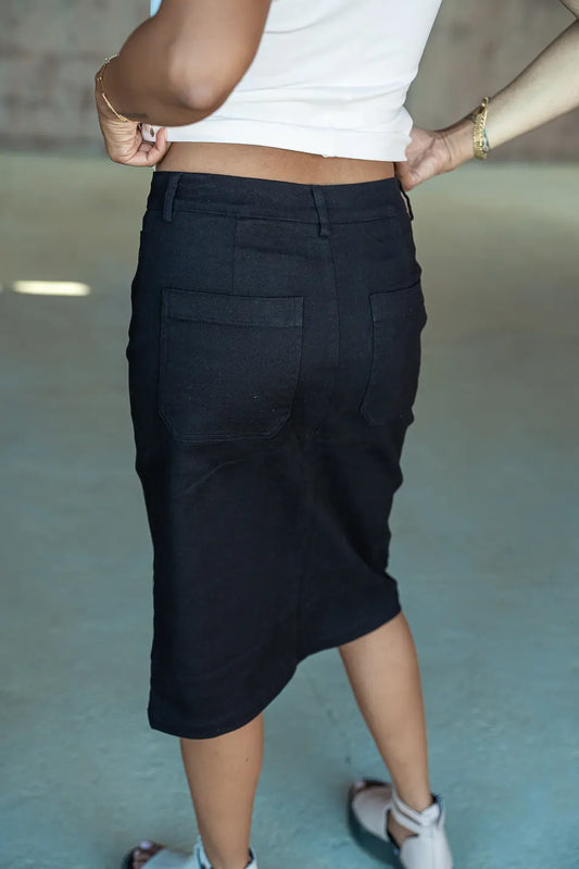 Two back pockets skirt in black 