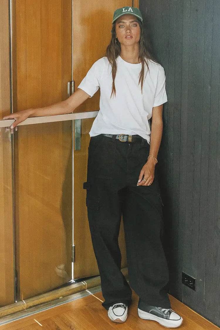 Wide legs cargo pants in black 