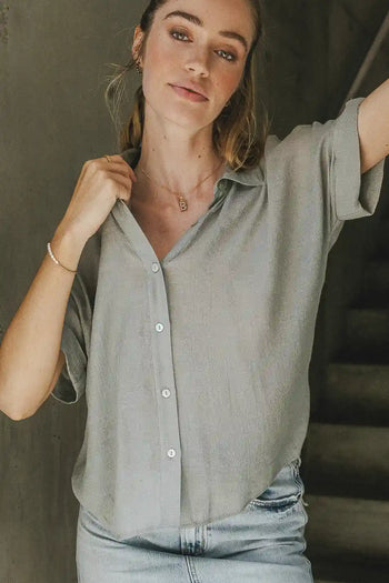 Collared neck button up in light grey 