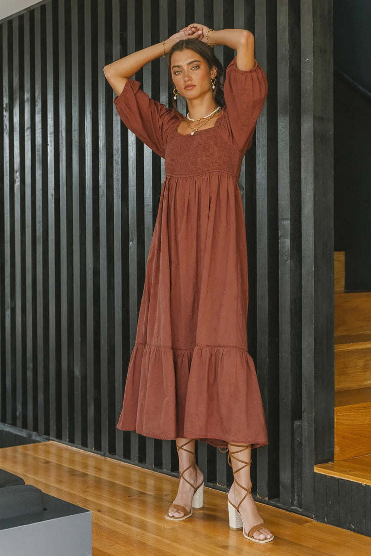 Elastic cuffs embroidered dress in rust 