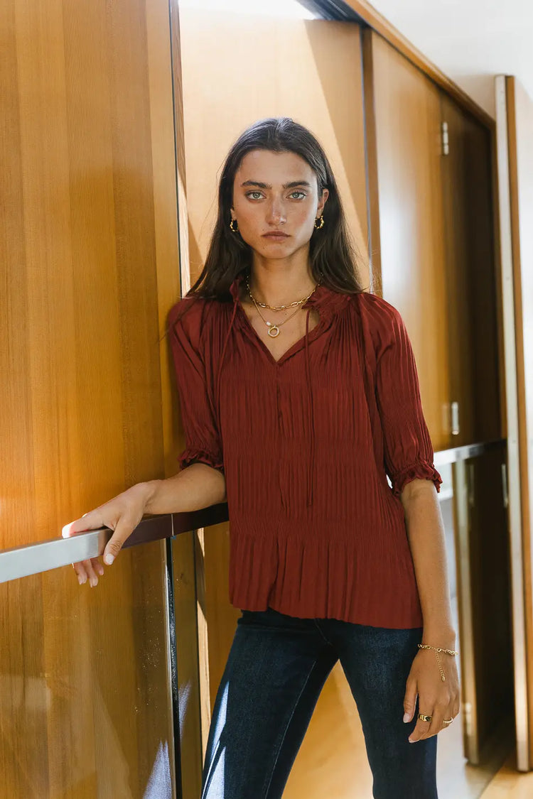 Short sleeves pleated blouse in brick 