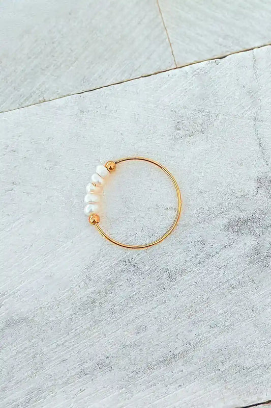 Five smalls pearls design ring 