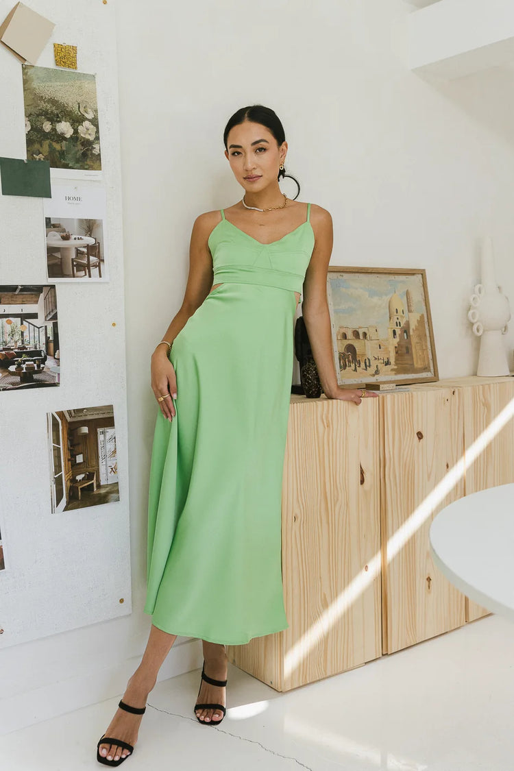 Sleeveless cut out dress in green 